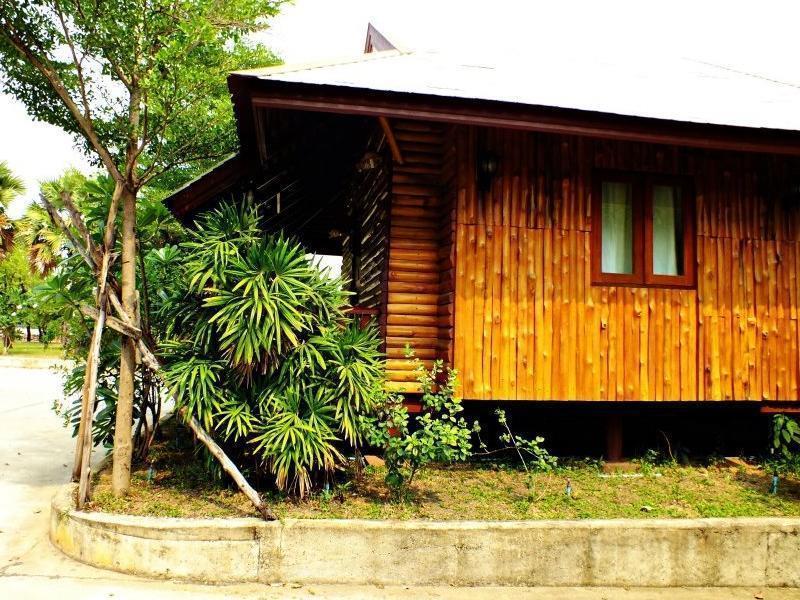 Siam River Resort Chaiyaphum Exterior photo